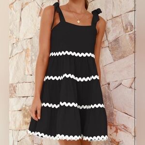 Women’s Small Flowy Black & White Dress